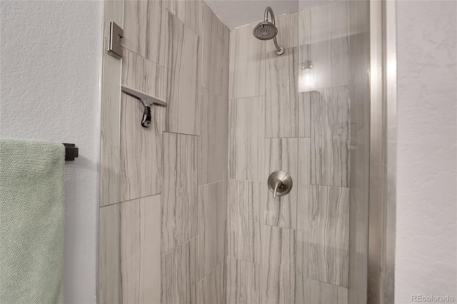 room details featuring a tile shower