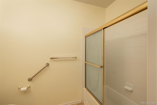 full bath with baseboards and combined bath / shower with glass door