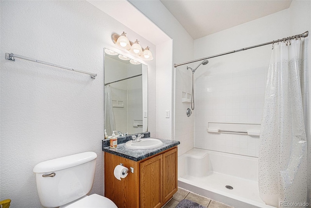 4451 S Ammons St Unit 4-108, Littleton, CO 80123 - full bath featuring a shower with curtain, toilet, vanity, and tile patterned flooring