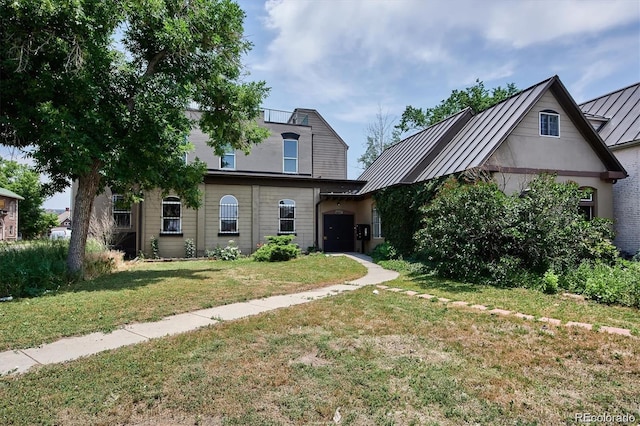 view of front of house with a front lawn