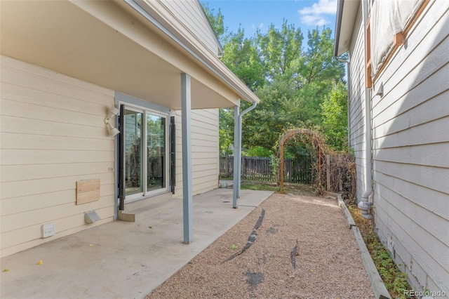 view of yard with a patio area