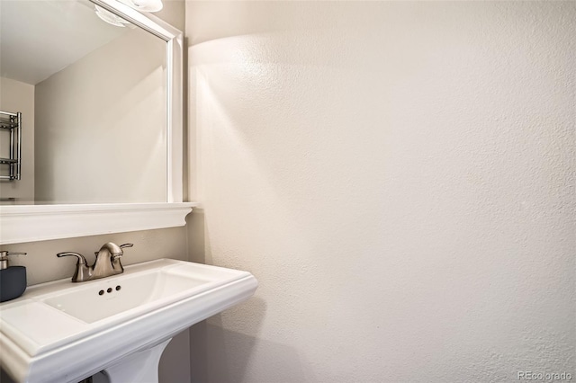 bathroom featuring a sink