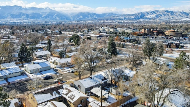 bird's eye view featuring a mountain view