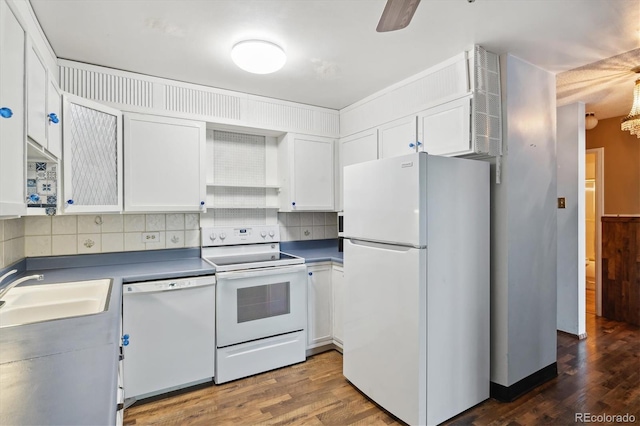 kitchen featuring white appliances, sink, ceiling fan, dark hardwood / wood-style floors, and white cabinets