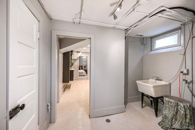 bathroom with visible vents, a sink, and baseboards