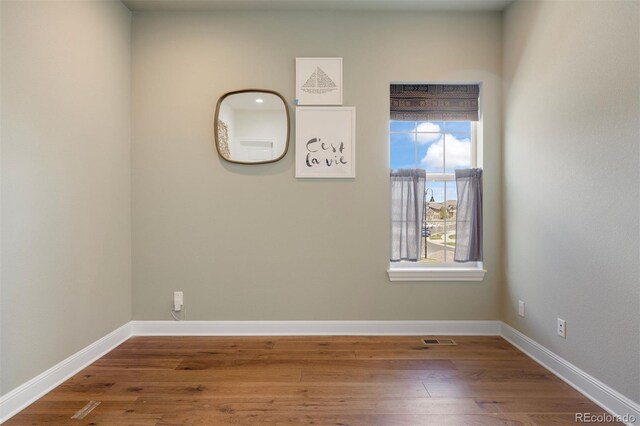 27381 E Lakeview Dr, Aurora, CO 80016 - unfurnished room with wood finished floors and baseboards