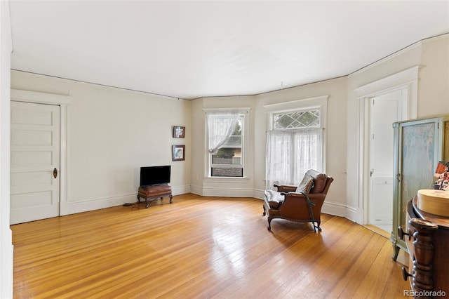 120 E Espanola St, Colorado Springs, CO 80907 - sitting room with light wood-style flooring and baseboards
