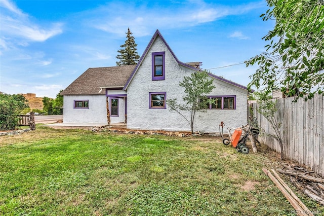 back of house featuring a yard