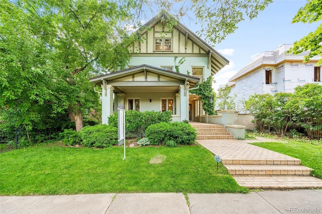 view of front of home featuring a front yard