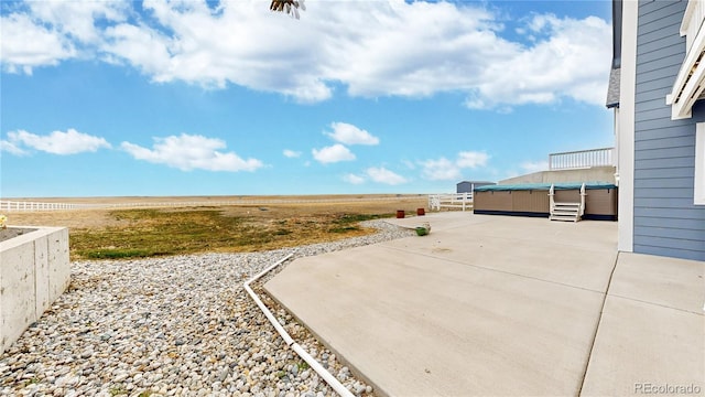 view of yard featuring a patio area