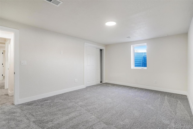 unfurnished room with carpet