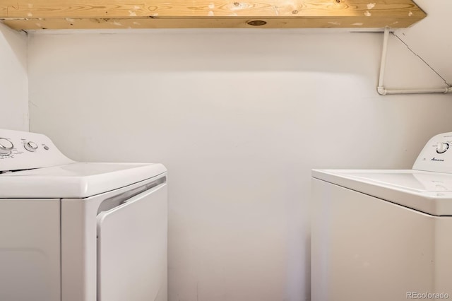 laundry room with laundry area and washing machine and dryer