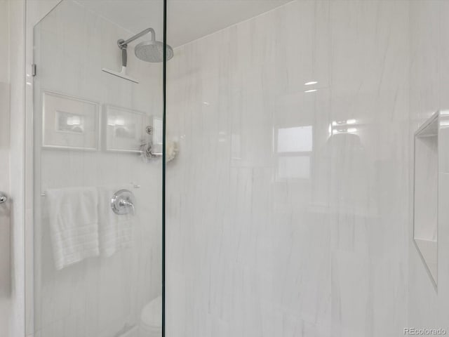 7055 E Heritage Pl S, Centennial, CO 80111 - full bathroom featuring a stall shower