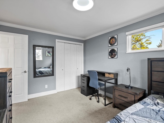 7055 E Heritage Pl S, Centennial, CO 80111 - bedroom featuring carpet floors, crown molding, baseboards, an office area, and a closet