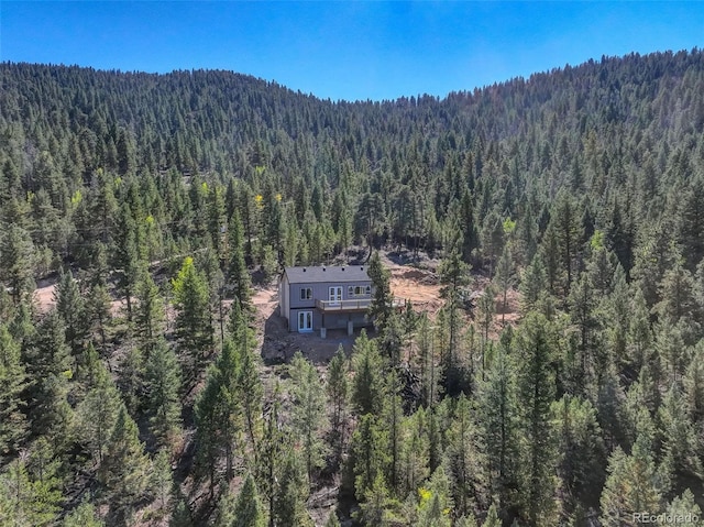 bird's eye view featuring a forest view