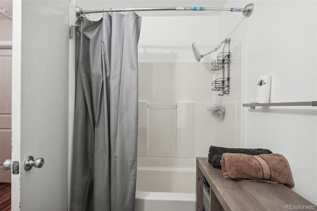 bathroom with shower / tub combo