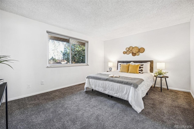 bedroom featuring carpet floors, baseboards, and a textured ceiling