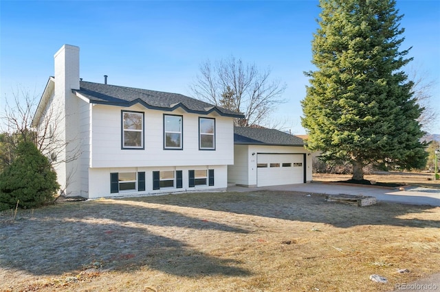 view of front of house featuring a front yard and a garage