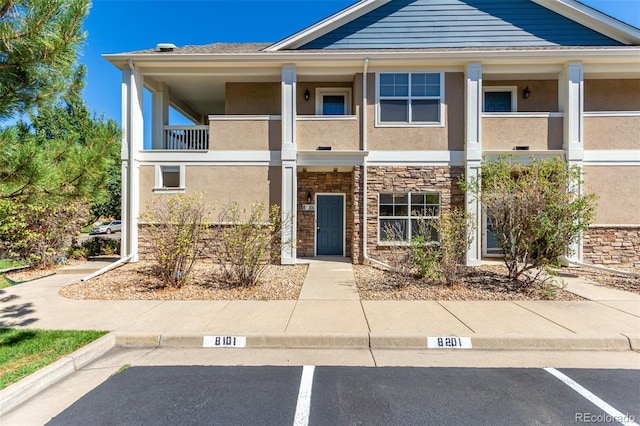 townhome / multi-family property featuring a balcony