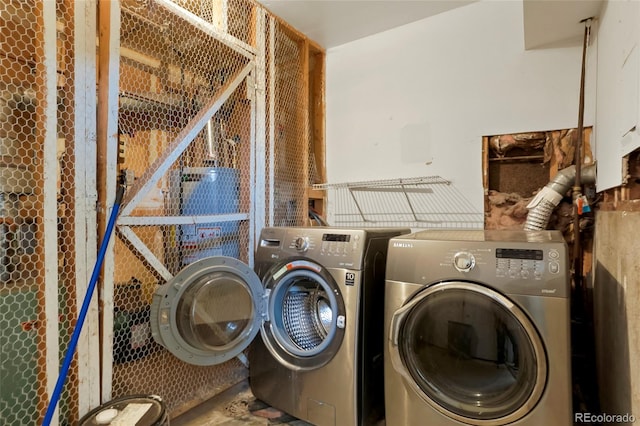 laundry room featuring washer and clothes dryer