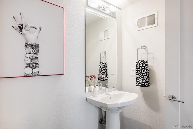 3308 W 17th Ave, Denver, CO 80204 - view of bathroom
