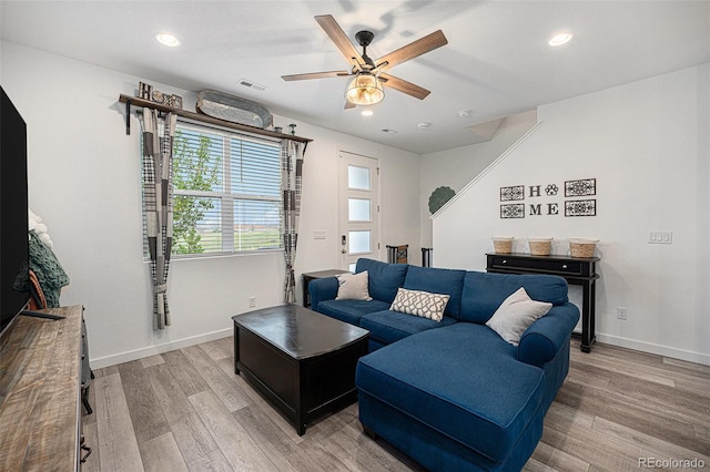 living area with visible vents, recessed lighting, light wood-style floors, and ceiling fan