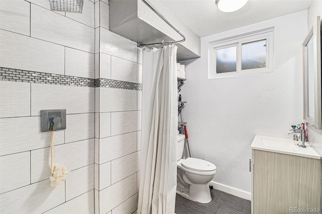 bathroom with a shower with shower curtain, vanity, and toilet