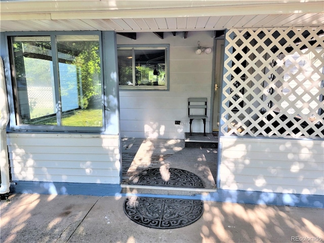 entrance to property with fence