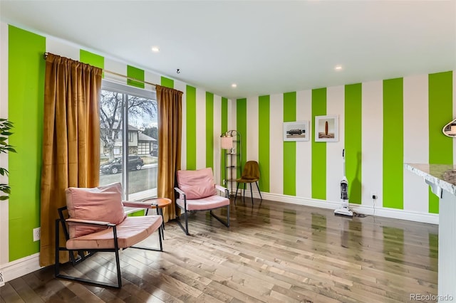 living area featuring recessed lighting, baseboards, wallpapered walls, and wood finished floors