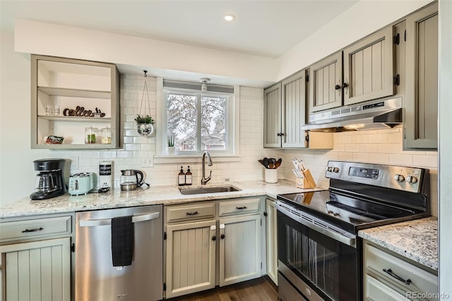 kitchen featuring a sink, decorative backsplash, stainless steel appliances, and under cabinet range hood
