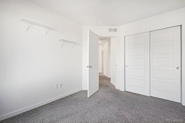 unfurnished bedroom with carpet flooring and a closet