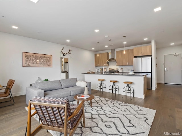 living room featuring recessed lighting, baseboards, and dark wood-type flooring
