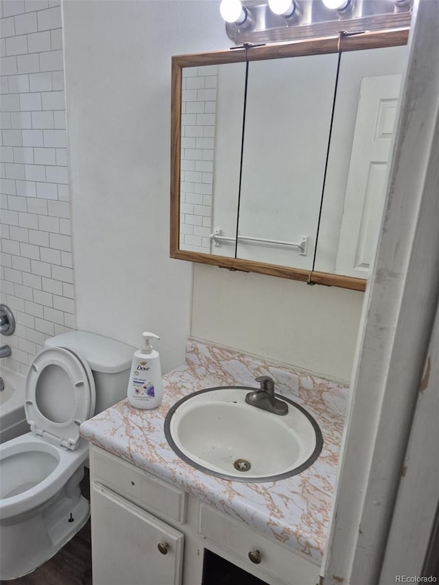 4678 S Lewiston Way, Aurora, CO 80015 - bathroom featuring vanity, toilet, and washtub / shower combination