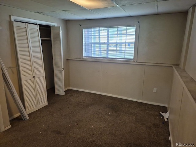 4678 S Lewiston Way, Aurora, CO 80015 - unfurnished bedroom with carpet, a drop ceiling, and a closet