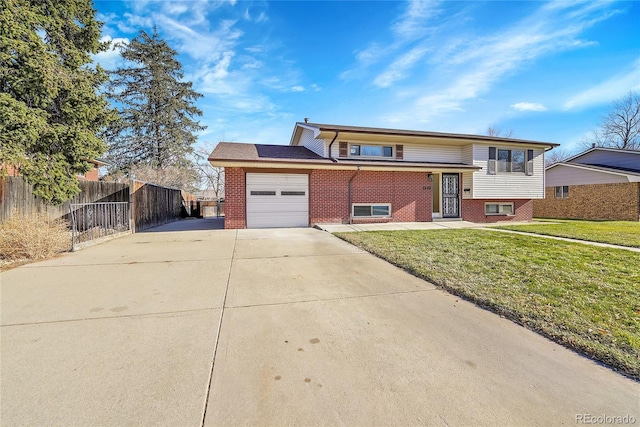 view of front of house featuring a garage and a front lawn