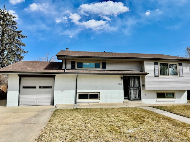 view of front of home with a front lawn, a garage, brick siding, and concrete driveway