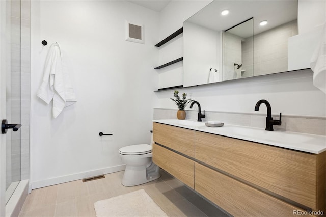 1601 Park Ave Unit 216, Denver, CO 80218 - bathroom featuring a tile shower, toilet, double vanity, baseboards, and recessed lighting