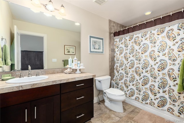 full bathroom with visible vents, curtained shower, baseboards, toilet, and vanity