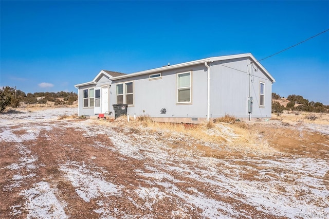 exterior space featuring crawl space