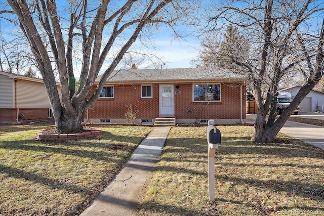 view of front facade featuring a front yard