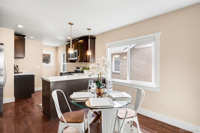 dining space featuring recessed lighting, dark wood-type flooring, and baseboards