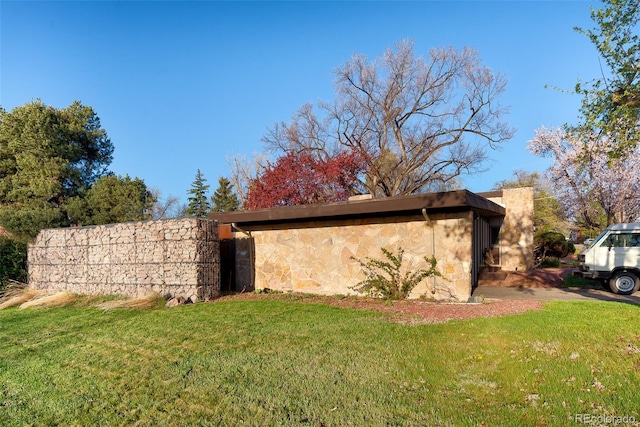 3650 Chimayo Rd, Littleton, CO 80123 - view of side of property with a lawn