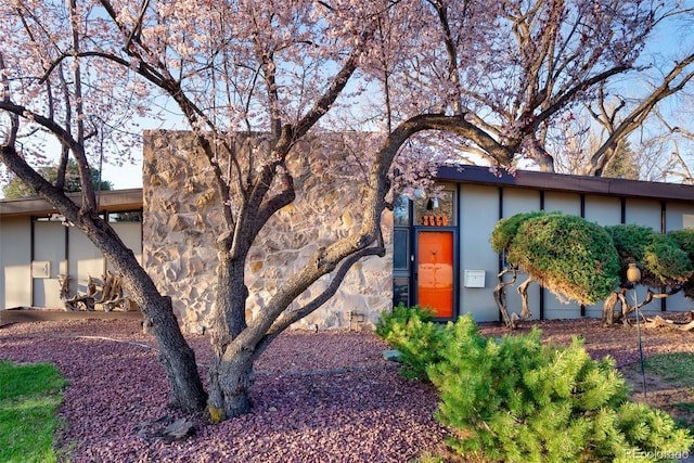 3650 Chimayo Rd, Littleton, CO 80123 - mid-century home with stucco siding