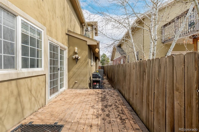 1653 S Logan St, Denver, CO 80210 - view of wooden deck