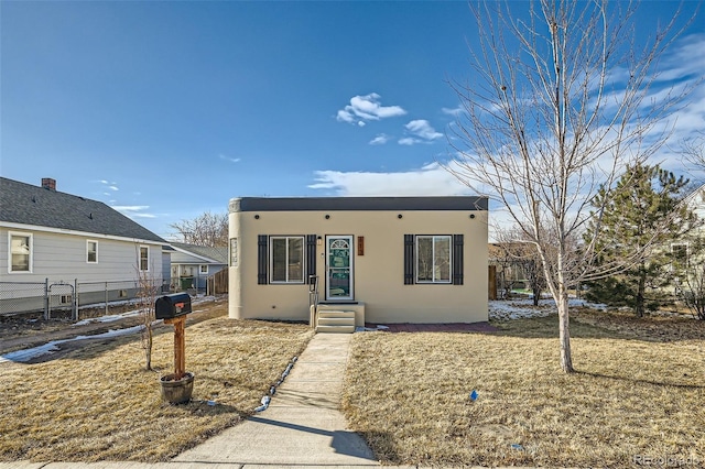 view of front of house with a front yard