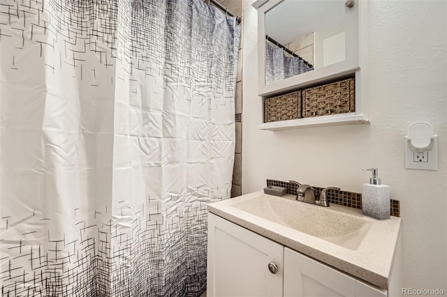 bathroom featuring curtained shower and vanity