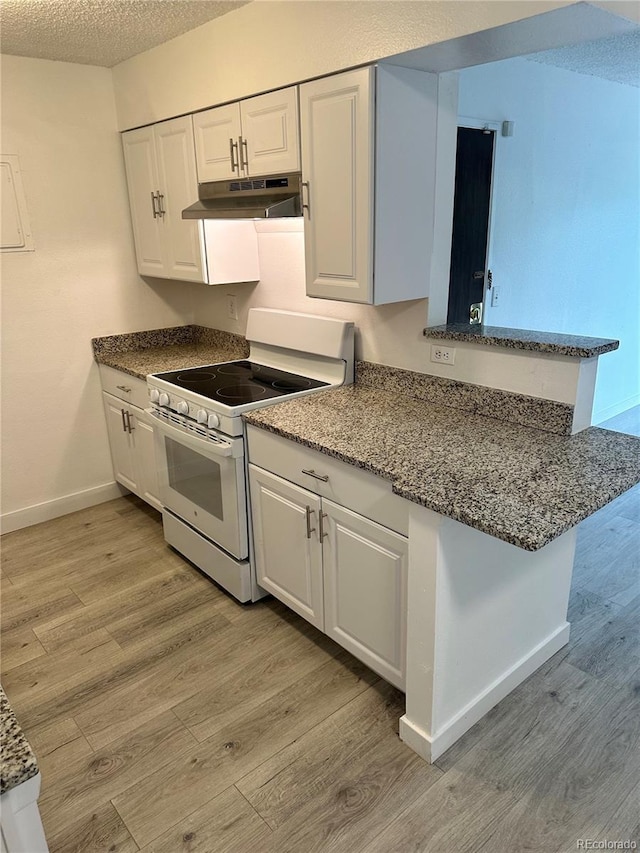 kitchen featuring white electric range, a textured ceiling, kitchen peninsula, light hardwood / wood-style floors, and white cabinets