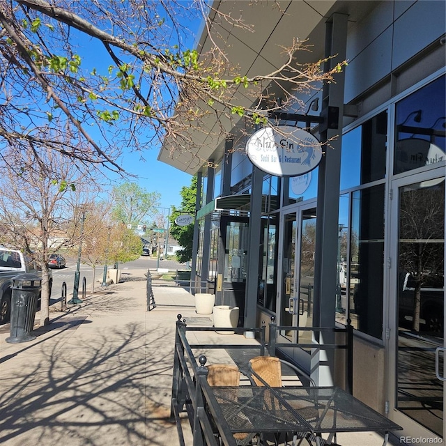 exterior space featuring outdoor dining area