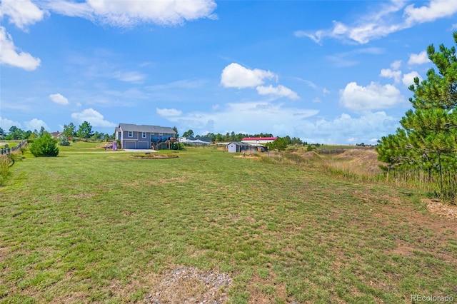 view of yard with a rural view