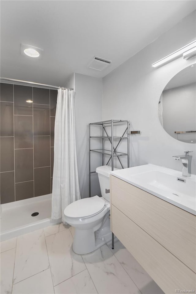 bathroom with a shower with shower curtain, vanity, and toilet